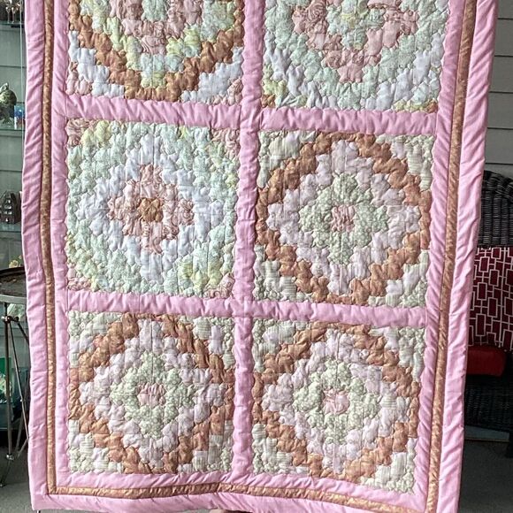 NWT. Hand Crafted Large Lap Quilt in Pinks - Picture 5 of 16
